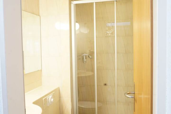 Room 15 of 23