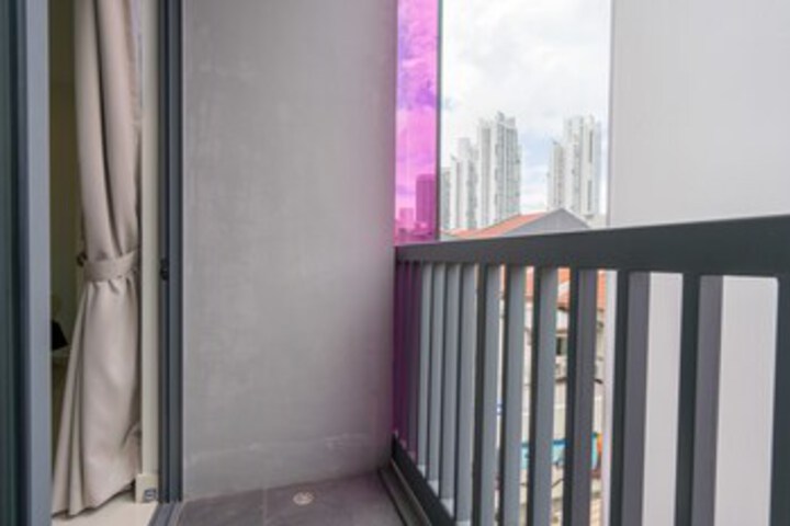 Room 10 of 12