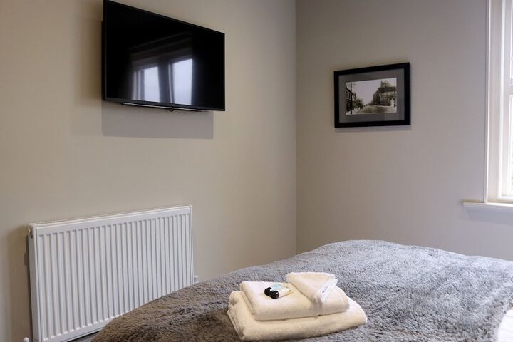 Room 8 of 28
