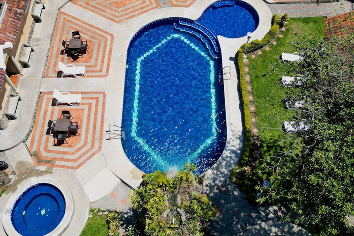 Pool 28 of 45