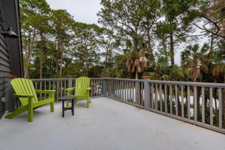 Exterior of 212 Yellow Throat Lane by RedAwning