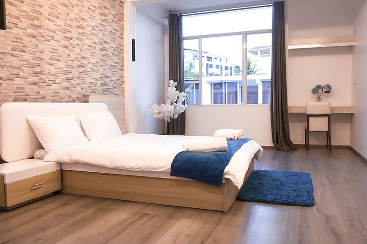 Room 10 of 20