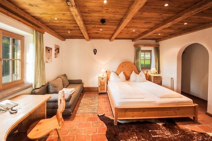 Room 4 of 30