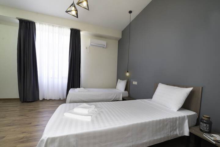 Room 28 of 37