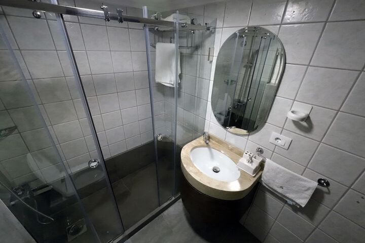 Room 10 of 13