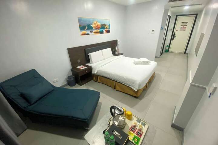 Room 8 of 32