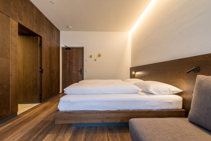 Room 17 of 106