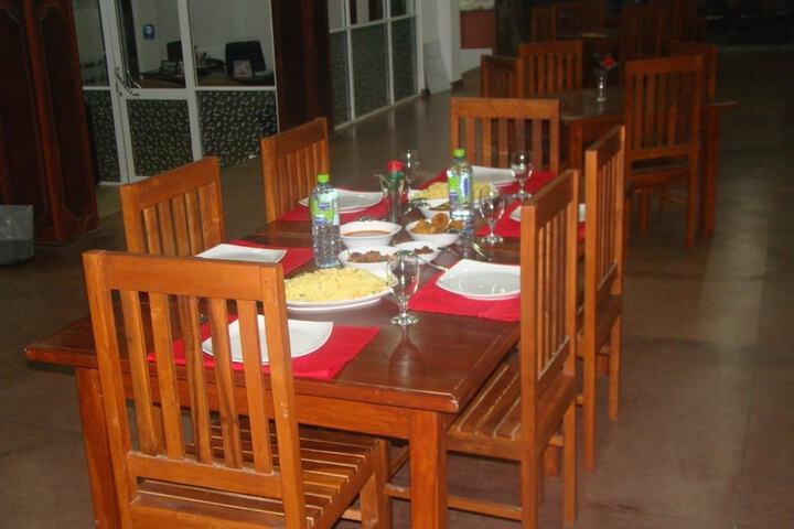 Dining 12 of 20