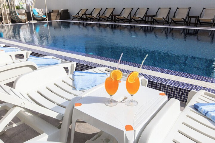 Pool 24 of 29