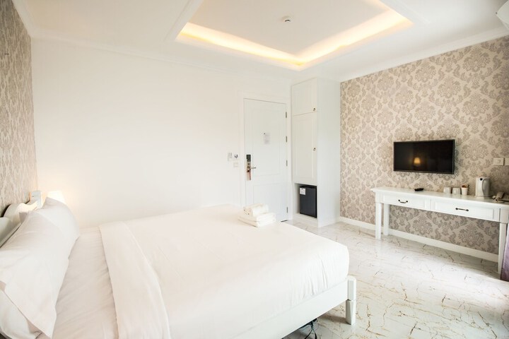 Room 11 of 35