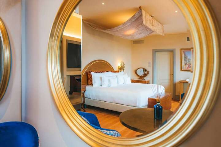 Room 40 of 145