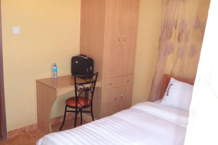 Room 9 of 18