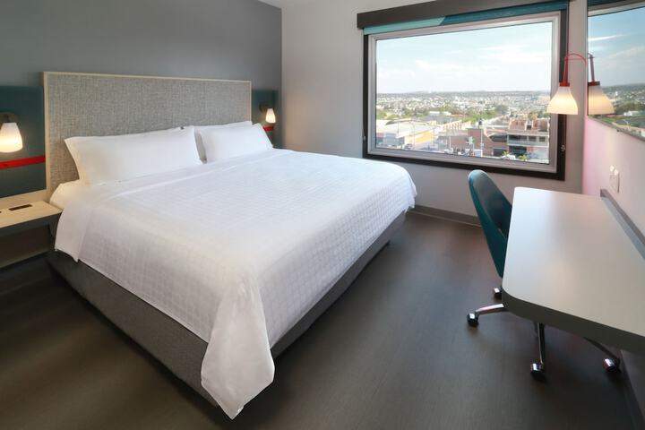 1 King Bed (17 of 18)