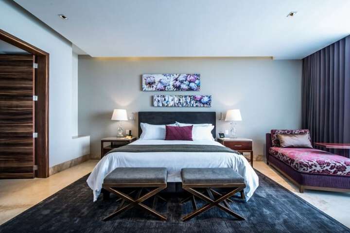 Room 10 of 43