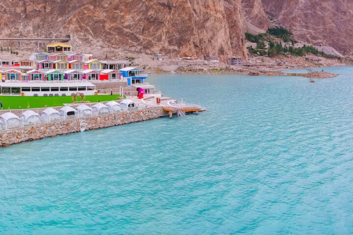 Luxus Hunza Attabad Lake Resort
