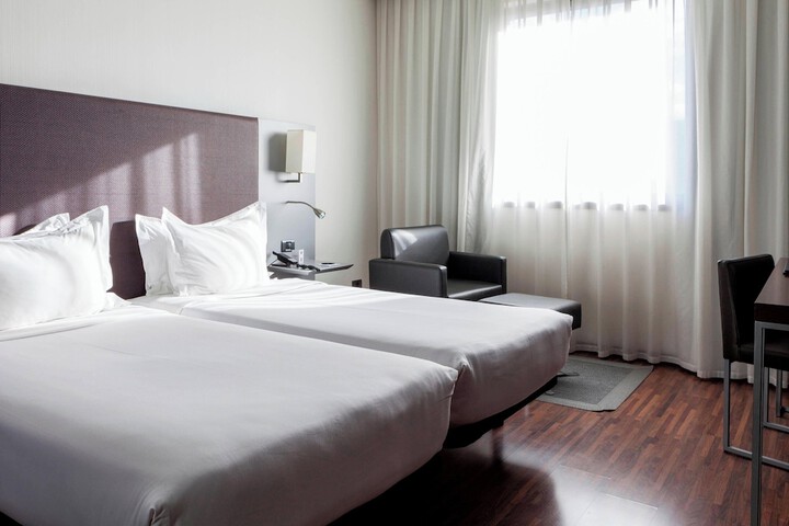 Room 13 of 65