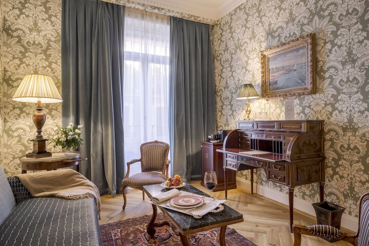 Room 11 of 76