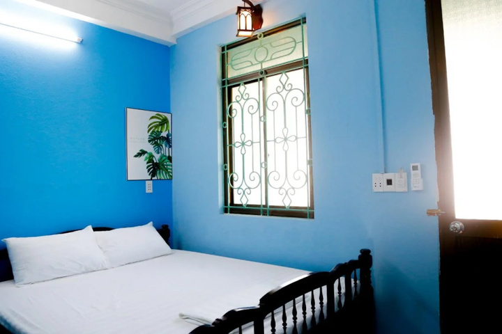 Room 3 of 20
