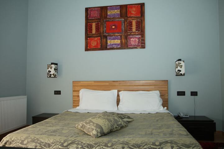 Room 16 of 98