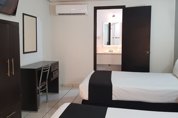Room 4 of 7