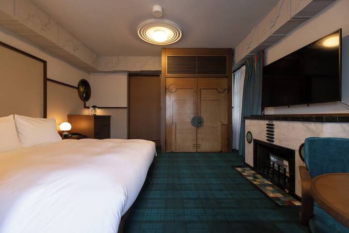 Room 35 of 106