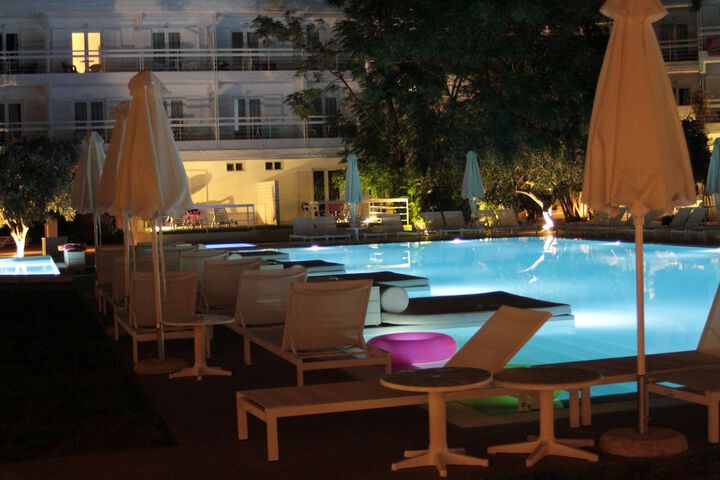 Pool 95 of 159