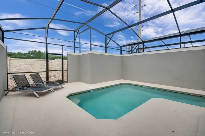 Pool 13 of 20