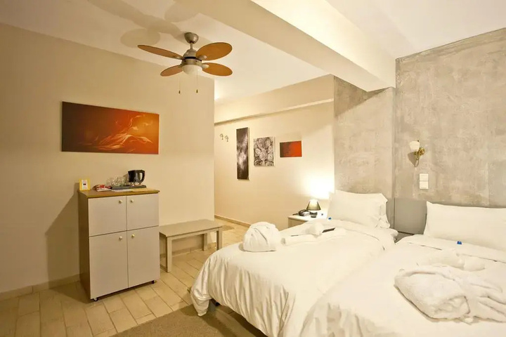 Room 6 of 13