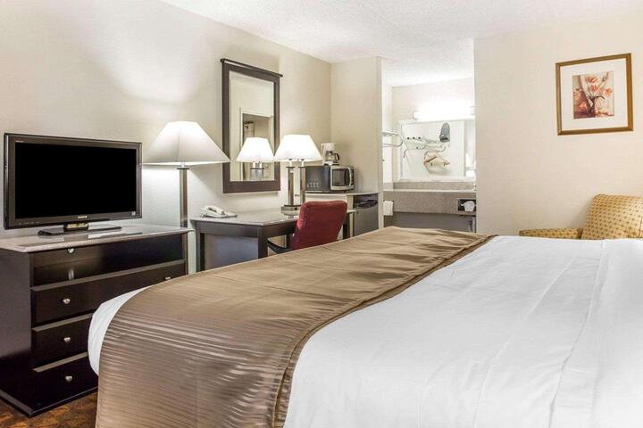 1 King Bed (6 of 6)