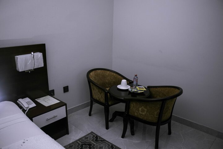 Room 42 of 230