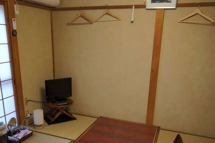 Room 27 of 74
