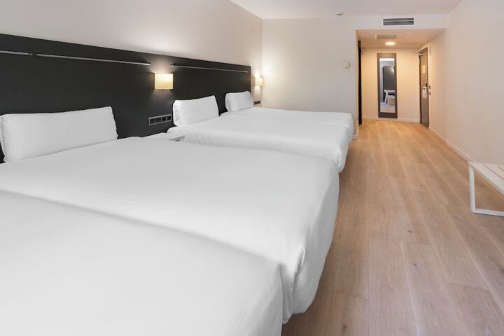 Room 13 of 35