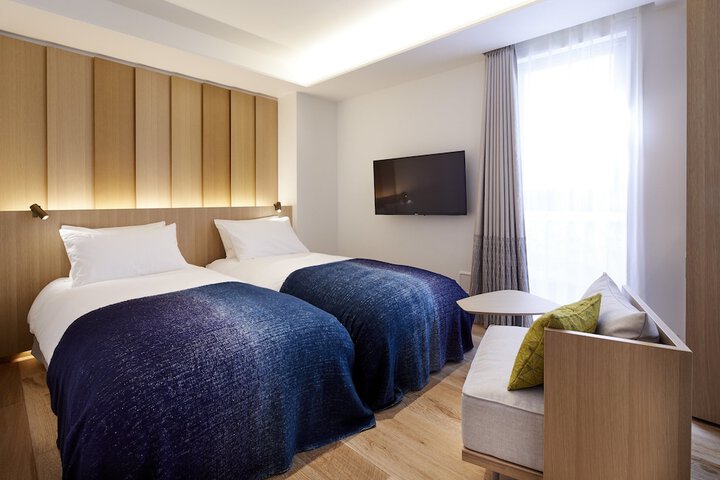 Room 8 of 40