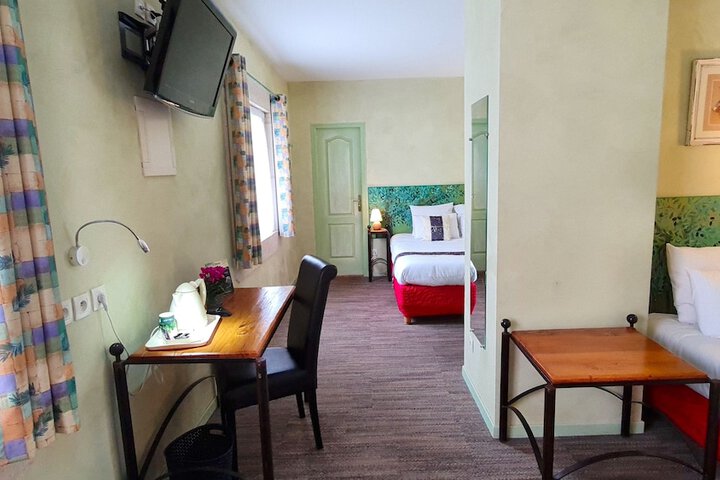 Room 17 of 49