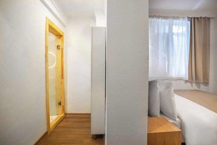 Room 34 of 57