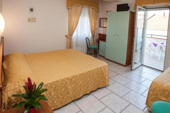 Room 4 of 20