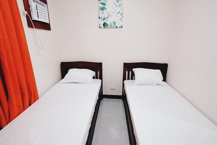 Room 9 of 32