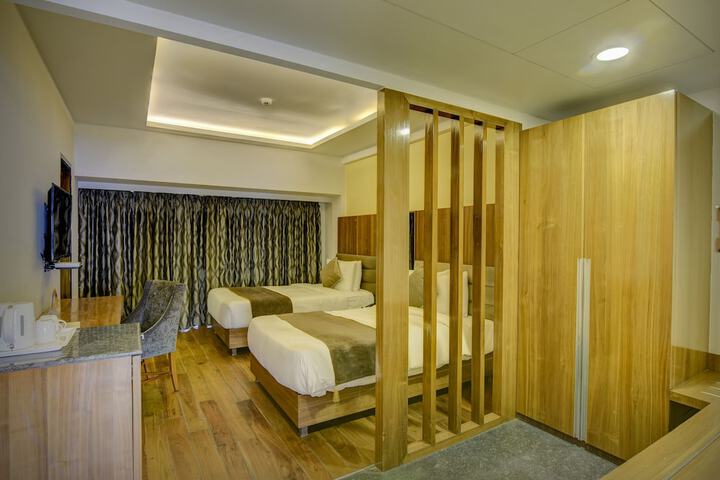 Room 25 of 76