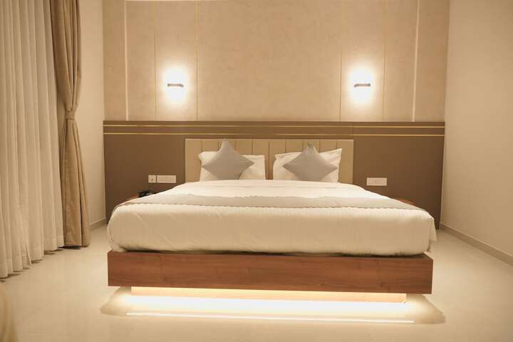 Room 8 of 20