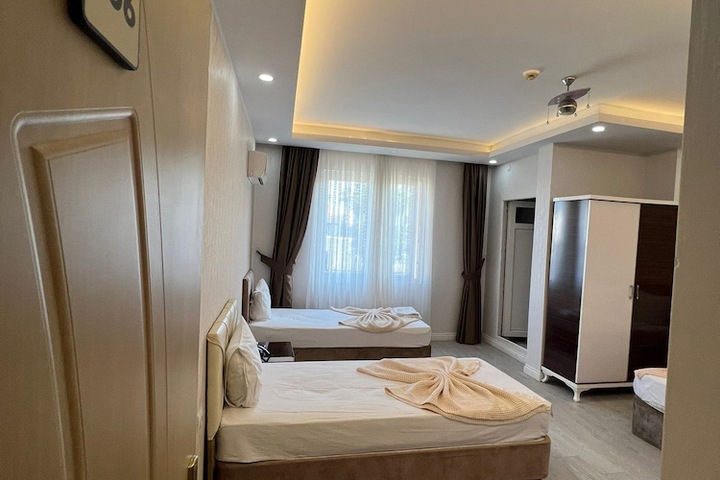 Room 10 of 18