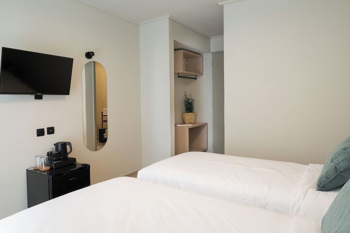 Room 26 of 63