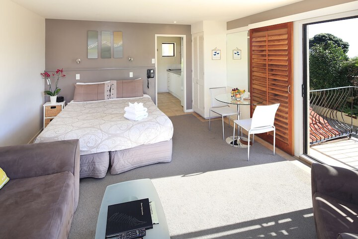 Room 3 of 70