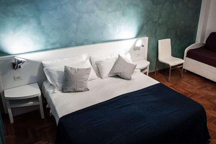 Room 8 of 24