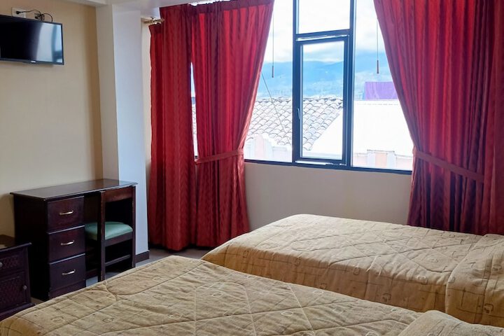 Room 8 of 34