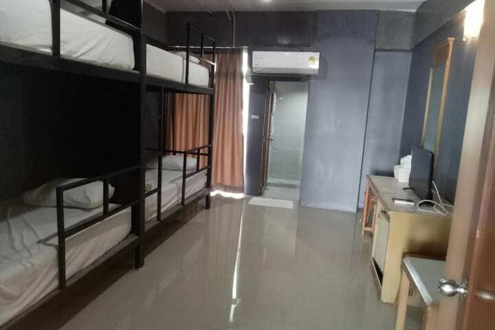 Room 16 of 32