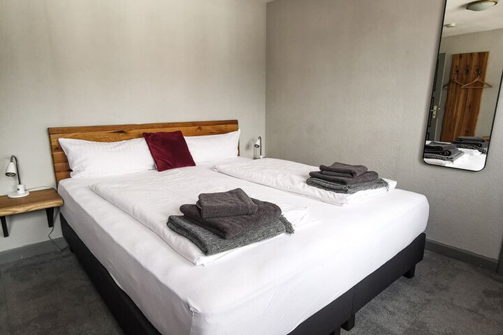 Room 2 of 37