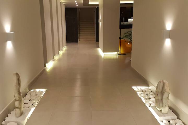 Entrance & Lobby