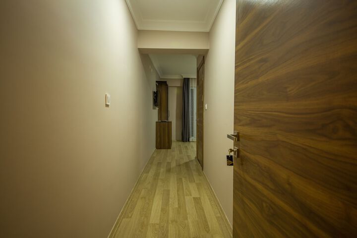 Room 30 of 48