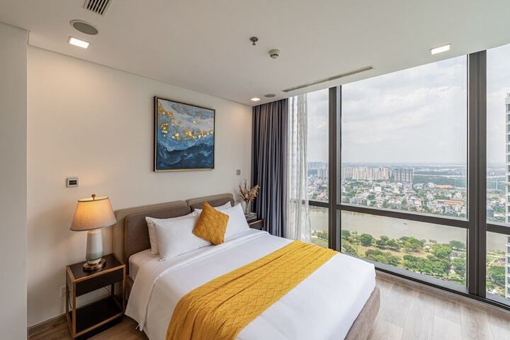 Room 25 of 243