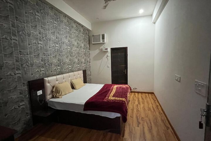 Room 17 of 44